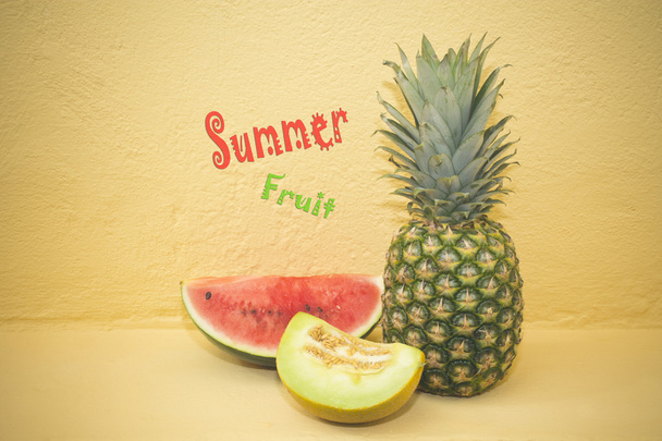 літні фрукти: ананас, диня, кавун
, - Фото, зображення