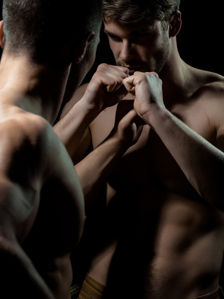 Young muscular men boxing - Fotoğraf, Görsel