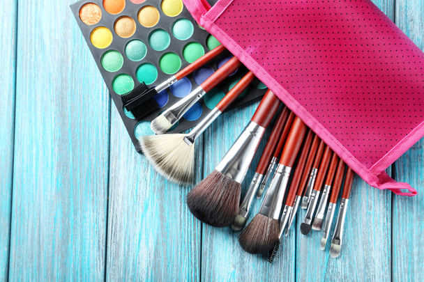 Makeup brushes and cosmetics  - Foto, Imagen
