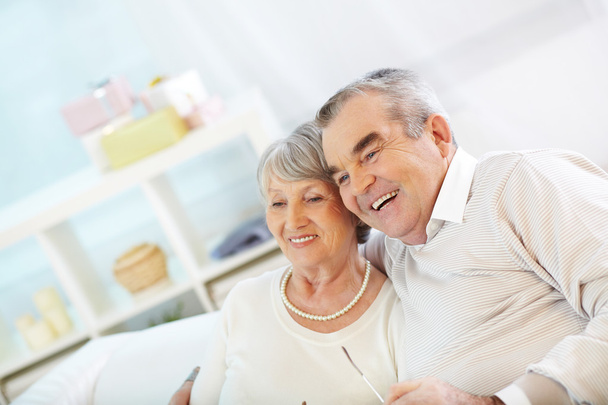Senior couple  watching TV at home - Foto, imagen