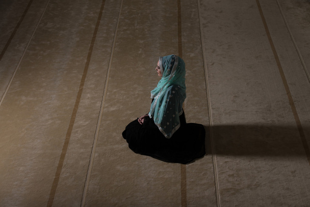 Young Caucasian Woman Praying With Head Dress - Фото, зображення