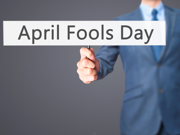 Kwietnia Fools Day - człowiek biznesu Wyświetlono znak - Zdjęcie, obraz