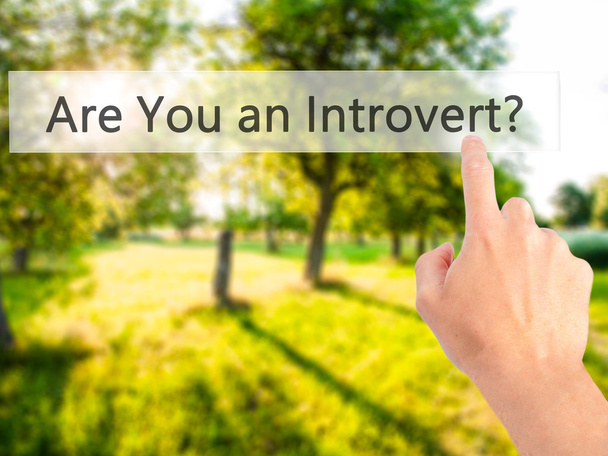 Oletko sinä Introvertti? - Käsi painamalla painiketta sumentunut takaisin
 - Valokuva, kuva