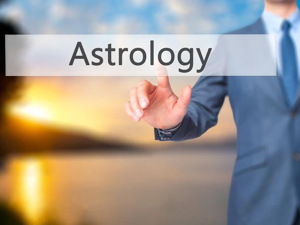 Astrologia - biznesmen prasy na cyfrowy ekran. - Zdjęcie, obraz