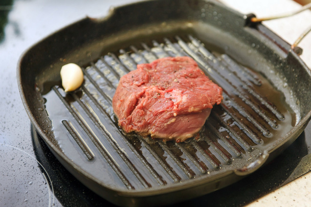 Meat frayed on fraying pan - Foto, Bild