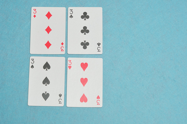 Τα διαφορετικά κοστούμια του αριθμού 3 κάρτα σε μια τράπουλα  - Φωτογραφία, εικόνα