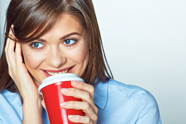 woman holding red cup   - Foto, imagen