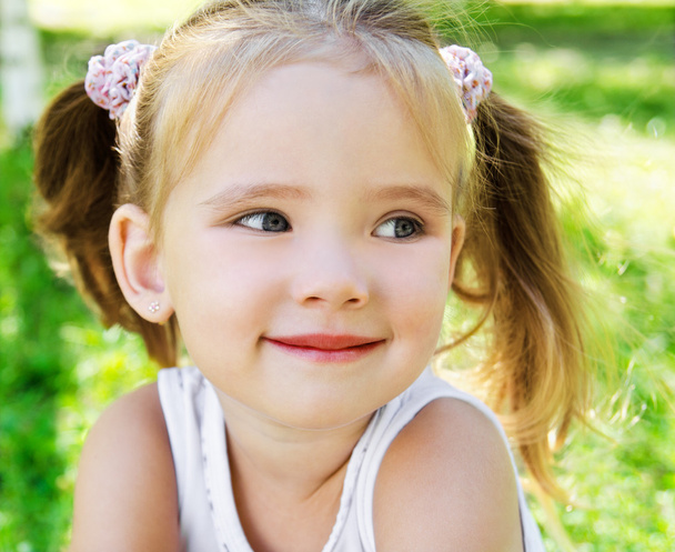 Cute little girl on the meadow - Fotografie, Obrázek