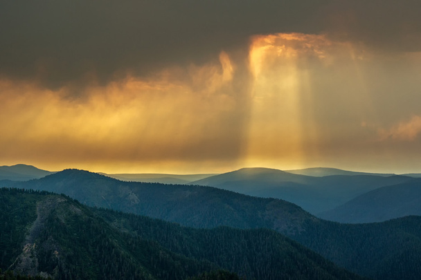pillar of light illuminates the hills of Khamar-Daban - Fotografie, Obrázek