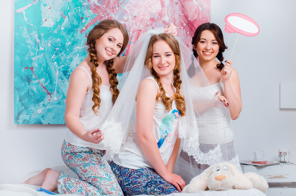 cheerful young girls celebrate a bachelorette party at home - Foto, Bild