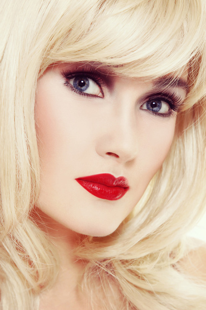 Blonde woman with red lipstick - Fotó, kép