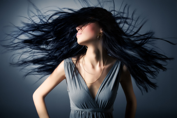 Женщина с трепещущими волосами
 - Фото, изображение