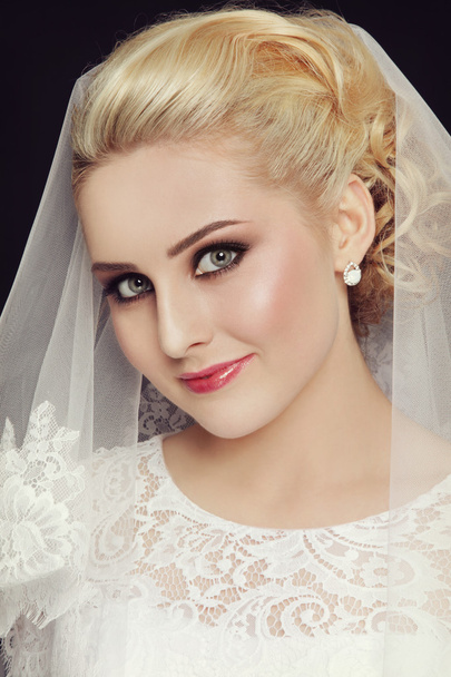 Young beautiful bride with veil - Fotó, kép