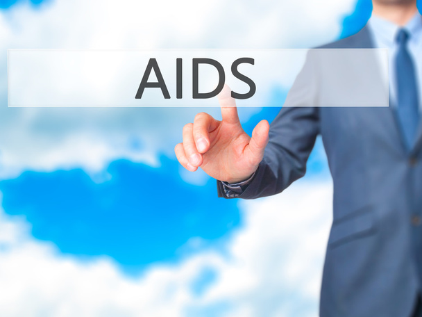 SIDA - Appuyez sur l'homme d'affaires sur l'écran numérique
. - Photo, image