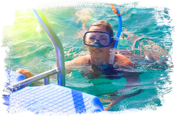şnorkel, palet denizde dalış için hazır olan kadın - Fotoğraf, Görsel