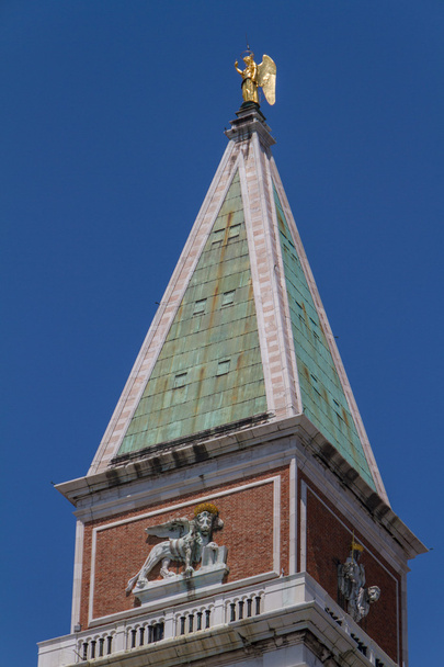 St mark's campanile - campanile di san marco İtalyanca, Venedik, İtalya San Marco Bazilikası'nın çan kulesi. - Fotoğraf, Görsel