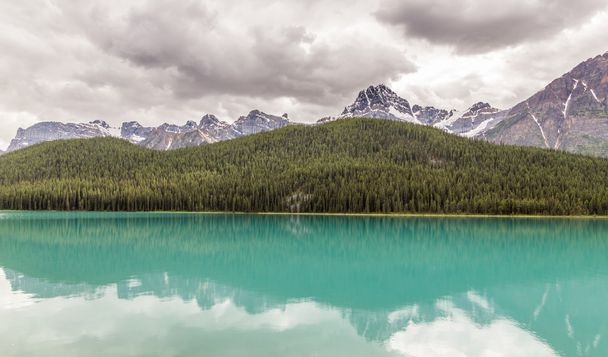 Nationaal Park Banff, Bow Lake in de Canadese Rockies, - Foto, afbeelding
