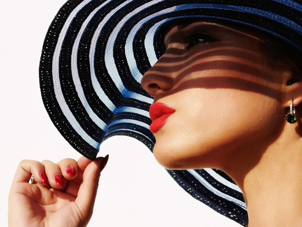 beautiful woman in hat - Fotografie, Obrázek