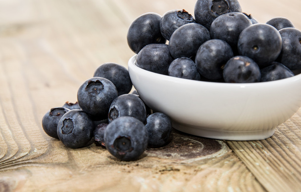 Small bowl filled with Blueberries - Foto, Bild
