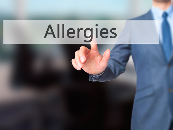 Allergien - Geschäftsleute drücken auf digitalen Bildschirm. - Foto, Bild