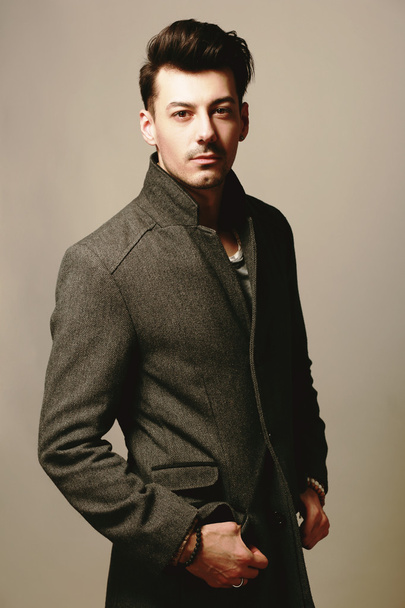 Handsome man wearing  coat - Foto, Imagen