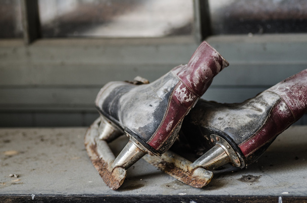 zapatos de patinaje viejos oxidados
 - Foto, imagen
