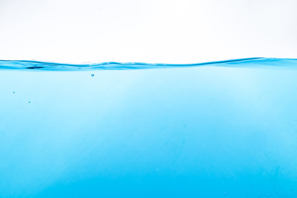 白を背景にした新鮮な水のスプラッシュ - 写真・画像