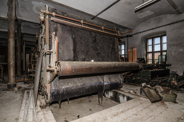 máquina de tejer en fábrica
 - Foto, imagen