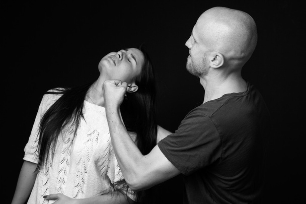 Domestic violence to woman - Foto, afbeelding