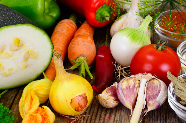 Jesienne warzywa buraki, cebulę i marchew - Zdjęcie, obraz