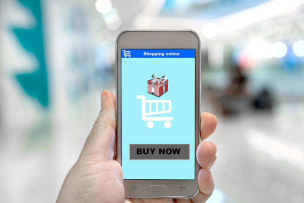Compre ahora en el sitio web de compras online de e-business en smartphone scre
 - Foto, imagen