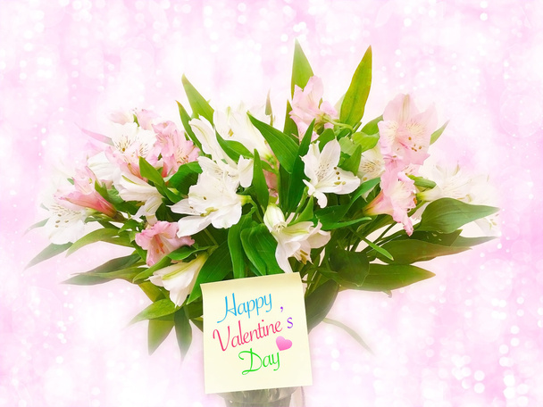 Kytice z růžové a bílé květy na růžový glitter bokeh poz - Fotografie, Obrázek