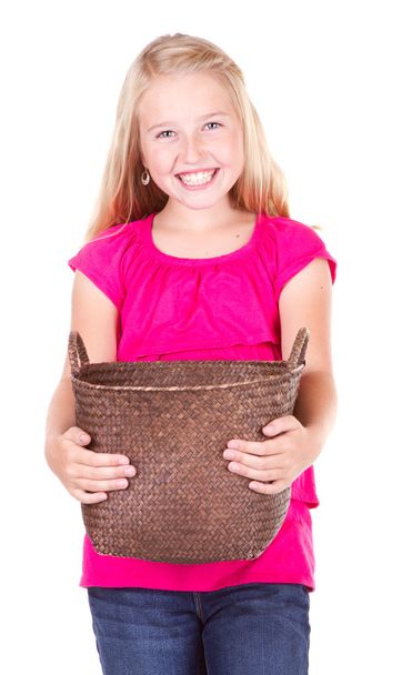 Дівчина тримає порожній кошик
 - Фото, зображення