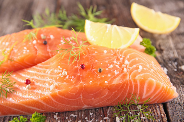 raw salmon fillet - Foto, imagen