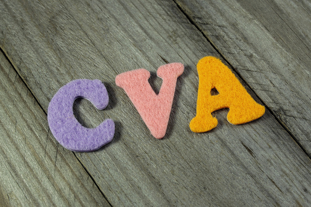 CVA (Acidente vascular cerebral) acrônimo sobre fundo de madeira
 - Foto, Imagem