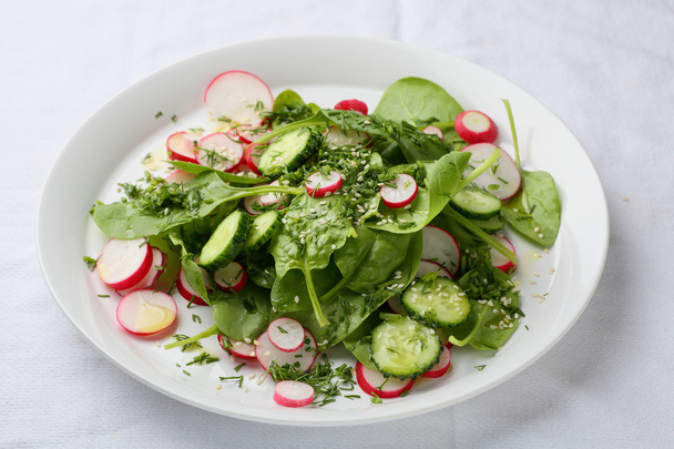 Fresh vegetables salad with spinach leaves - Valokuva, kuva
