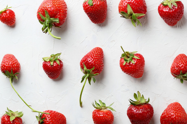 Strawberries on white background - Fotoğraf, Görsel