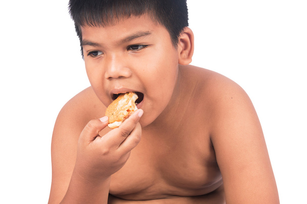 Primer plano de niño grasa comer hamburguesa
  - Foto, Imagen