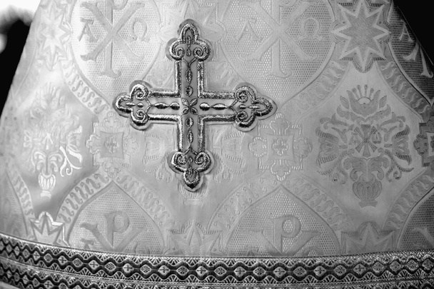 het Kruis op de kleren van een orthodoxe priester - Foto, afbeelding