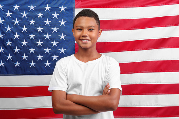 chlapec na americkou vlajku - Fotografie, Obrázek
