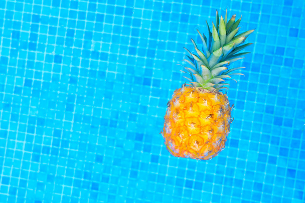 Pineapple and pool - Foto, afbeelding