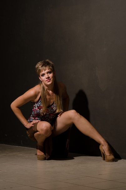 Beautiful female model posing at studio in the light flashes - Foto, Bild