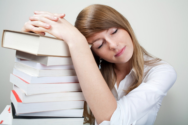 Empresários mulher dormir em livros
 - Foto, Imagem