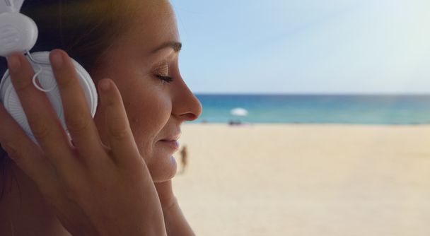 Closeup Portrait Handsome Young Woman Listening Music Player Headphones Sea Beach Background.Pretty Girl Enjoy Audio Smiling Closed Eyes.Beauty Lifestyle Fashion Hipster People Summer Concept.Sunlight - Foto, immagini
