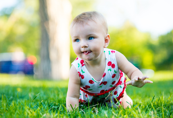 toddler girl in the park - Fotó, kép