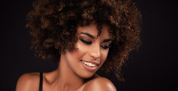 Beauty closeup portrait of girl with afro. - Фото, изображение