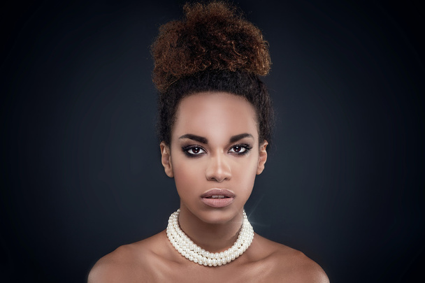 Beauty portrait of elegant african american woman. - Valokuva, kuva