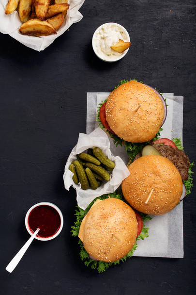 Three different burger on white paper with sauce - Foto, Bild