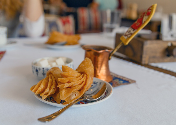 Café turco com pakhlava, doces de baklava
 - Foto, Imagem