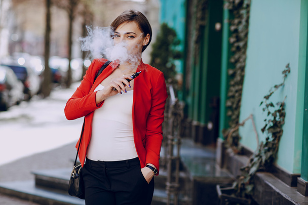girl with the electronic cigarette - Fotó, kép